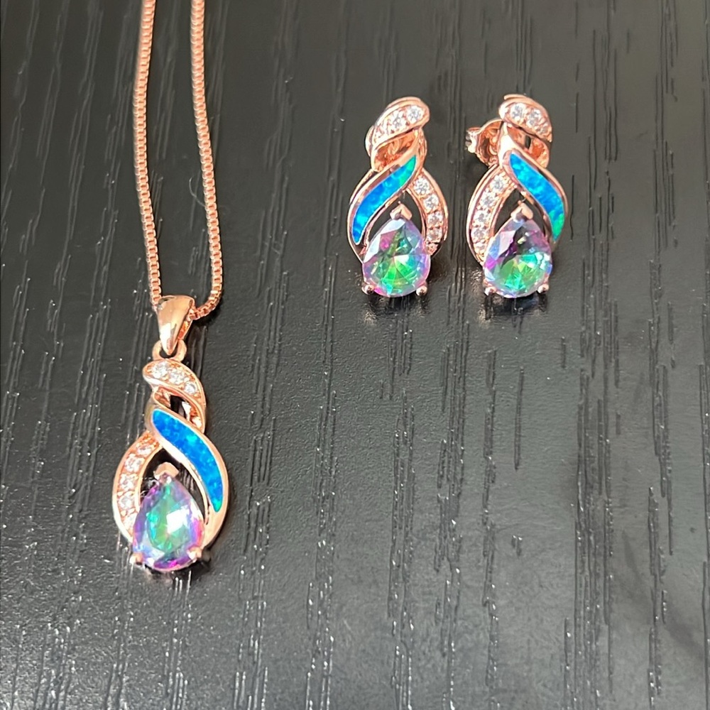 (NWOT) Rose Gold Earrings and Necklace Set